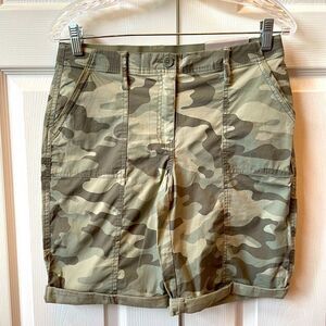 Chico's Classic Camo Cargo Shorts Size 2 NWT